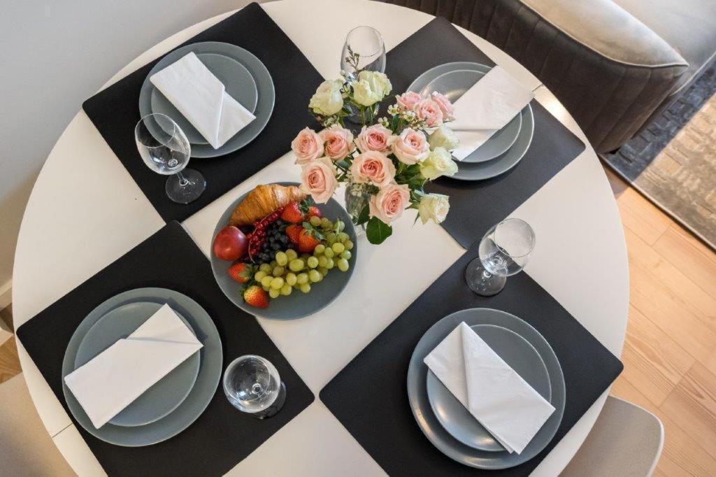 Downtown Modern - 2Br Apartment บูคาเรสต์ ภายนอก รูปภาพ