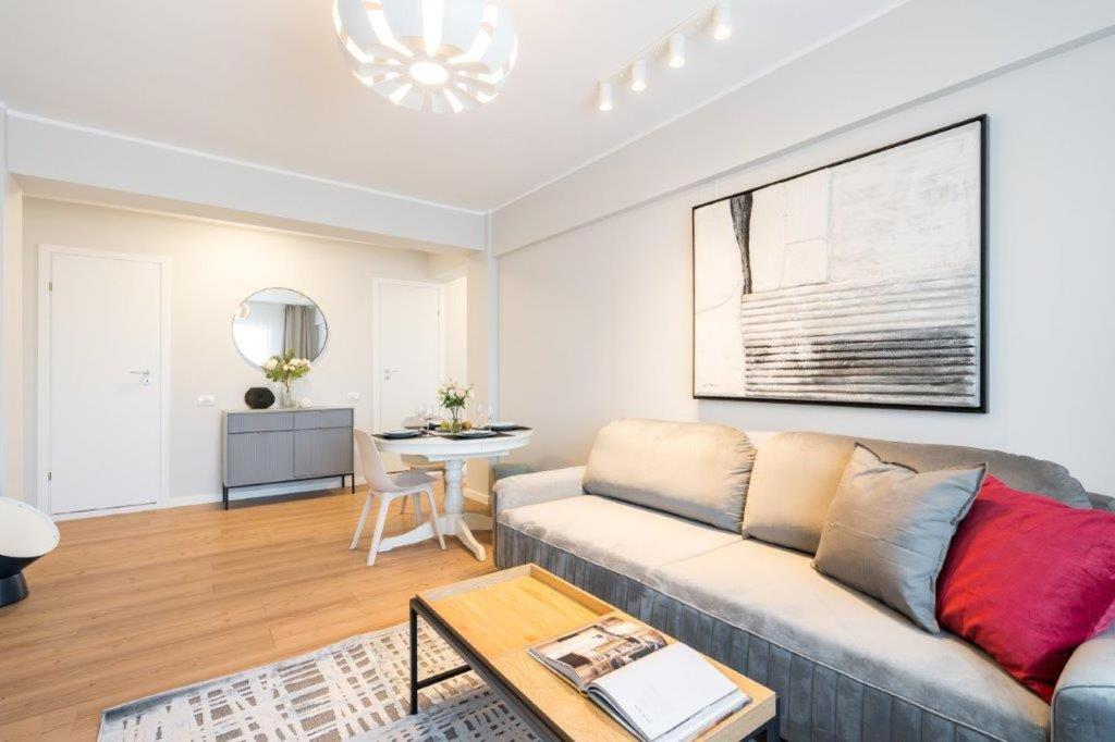 Downtown Modern - 2Br Apartment บูคาเรสต์ ภายนอก รูปภาพ